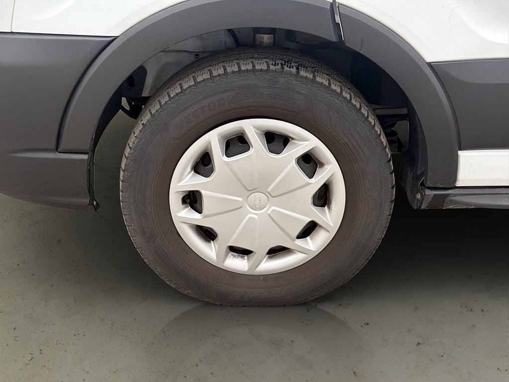Vehicle Image 25