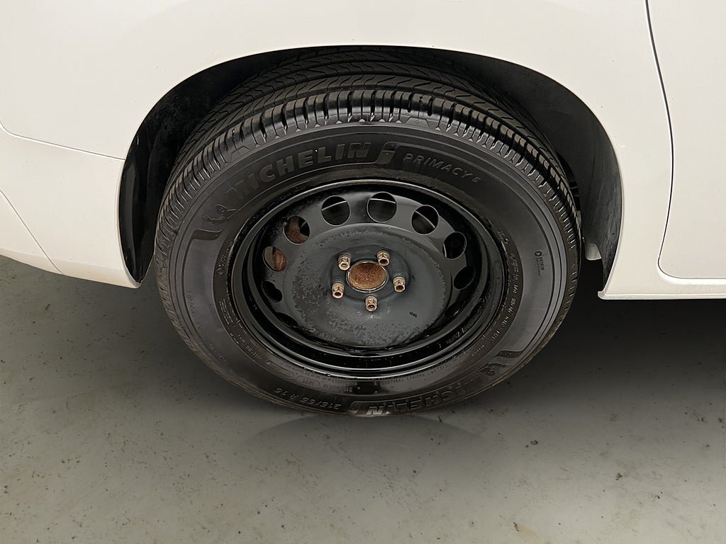 Vehicle Image 32