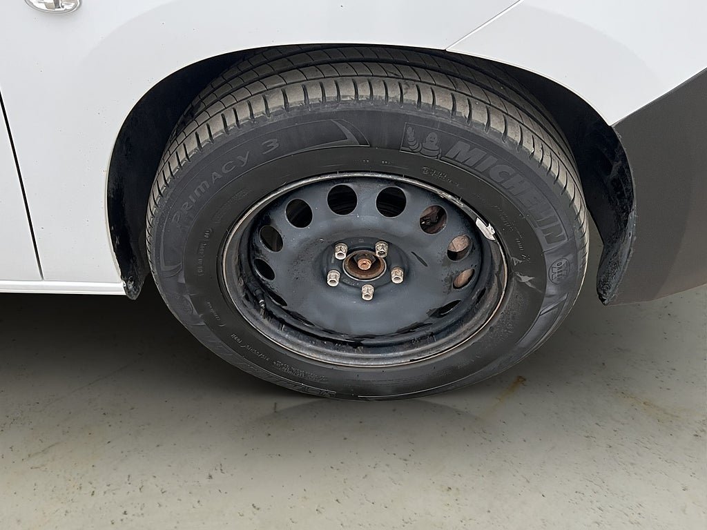 Vehicle Image 33