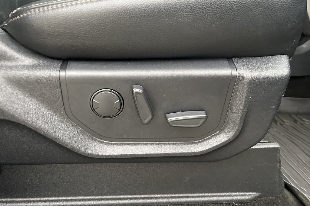 Vehicle Image 28