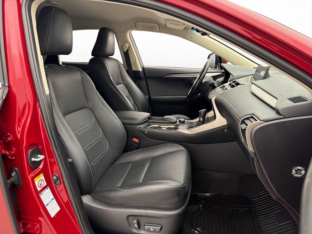 Vehicle Image 16