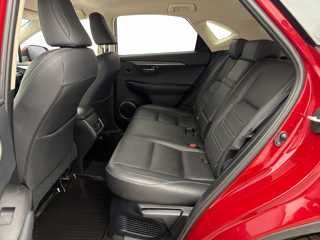 Vehicle Image 17