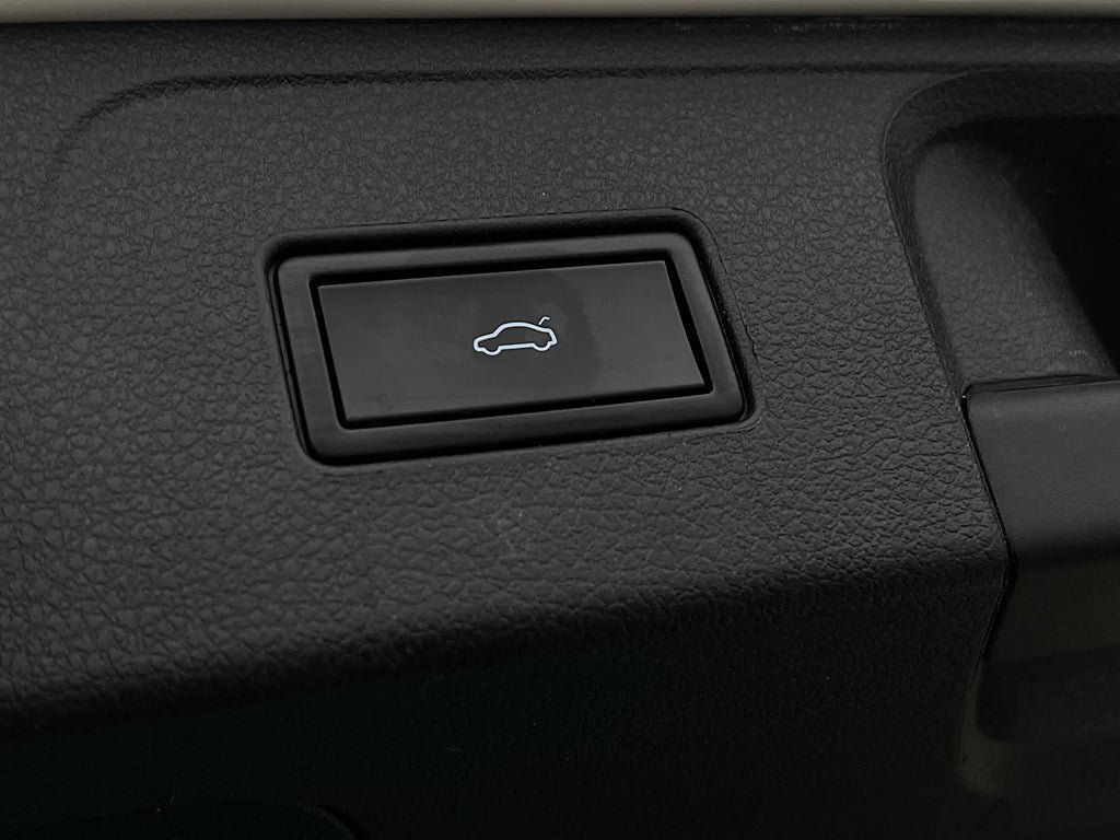 Vehicle Image 28