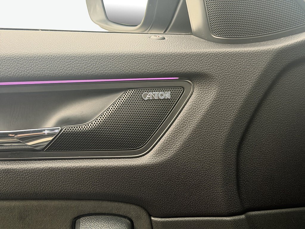 Vehicle Image 32