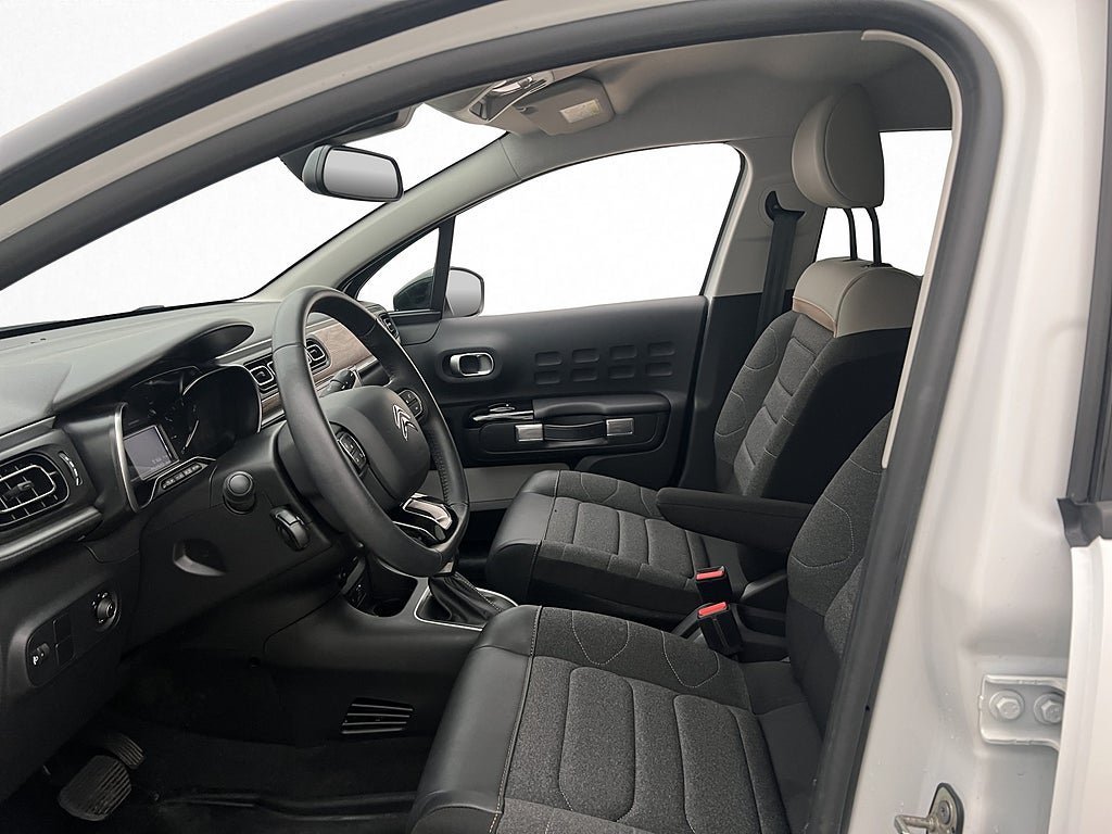 Vehicle Image 10