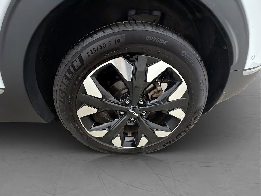 Vehicle Image 33
