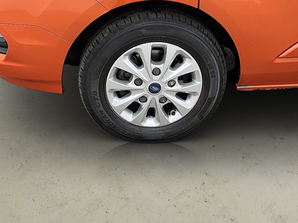 Vehicle Image 30