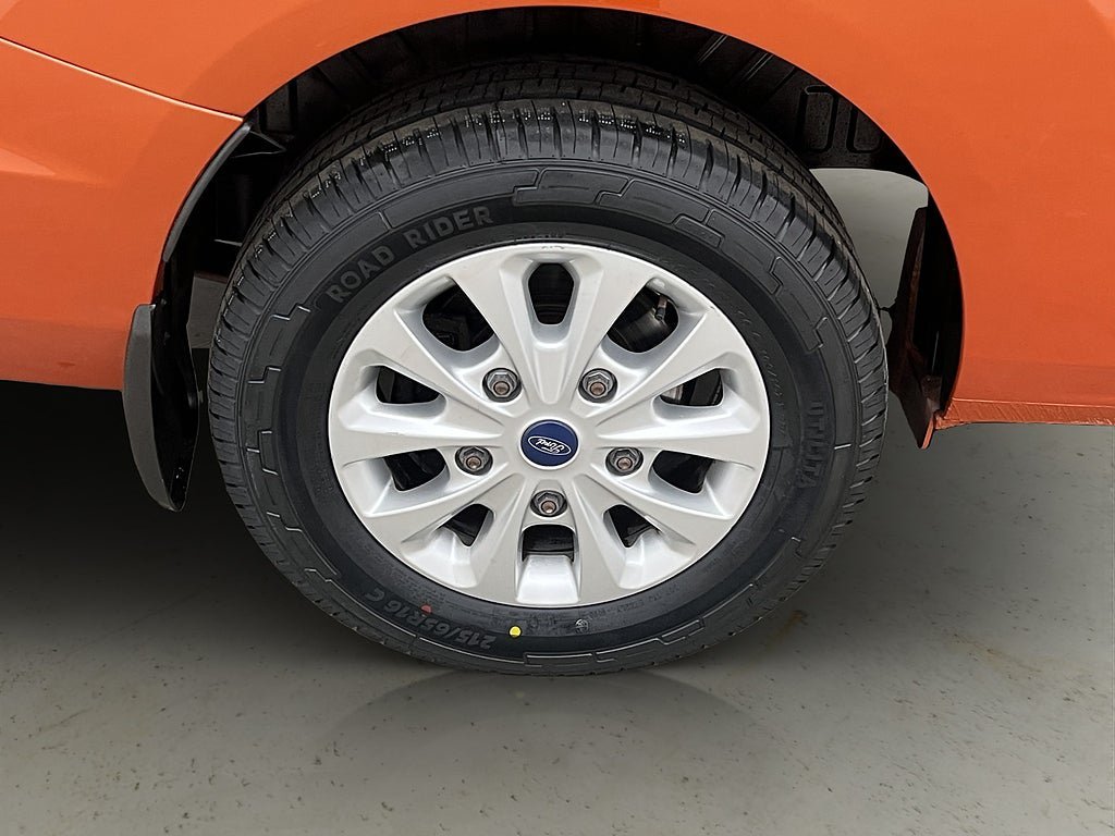 Vehicle Image 32