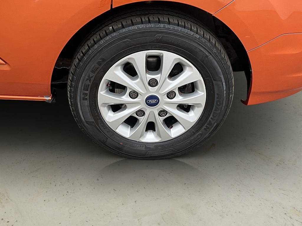 Vehicle Image 33