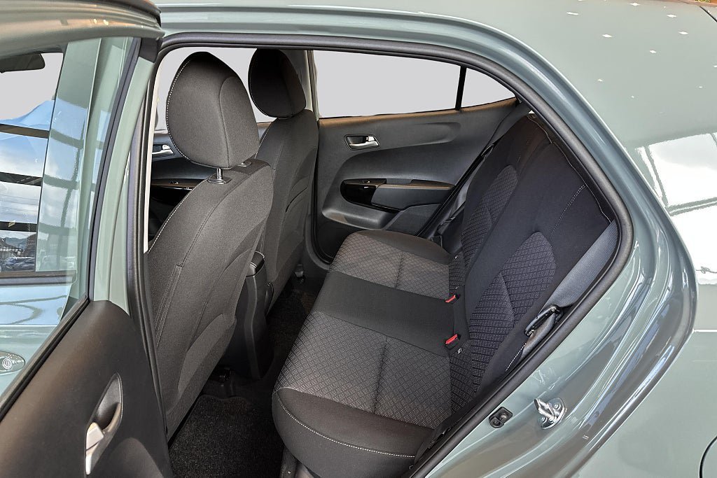 Vehicle Image 11