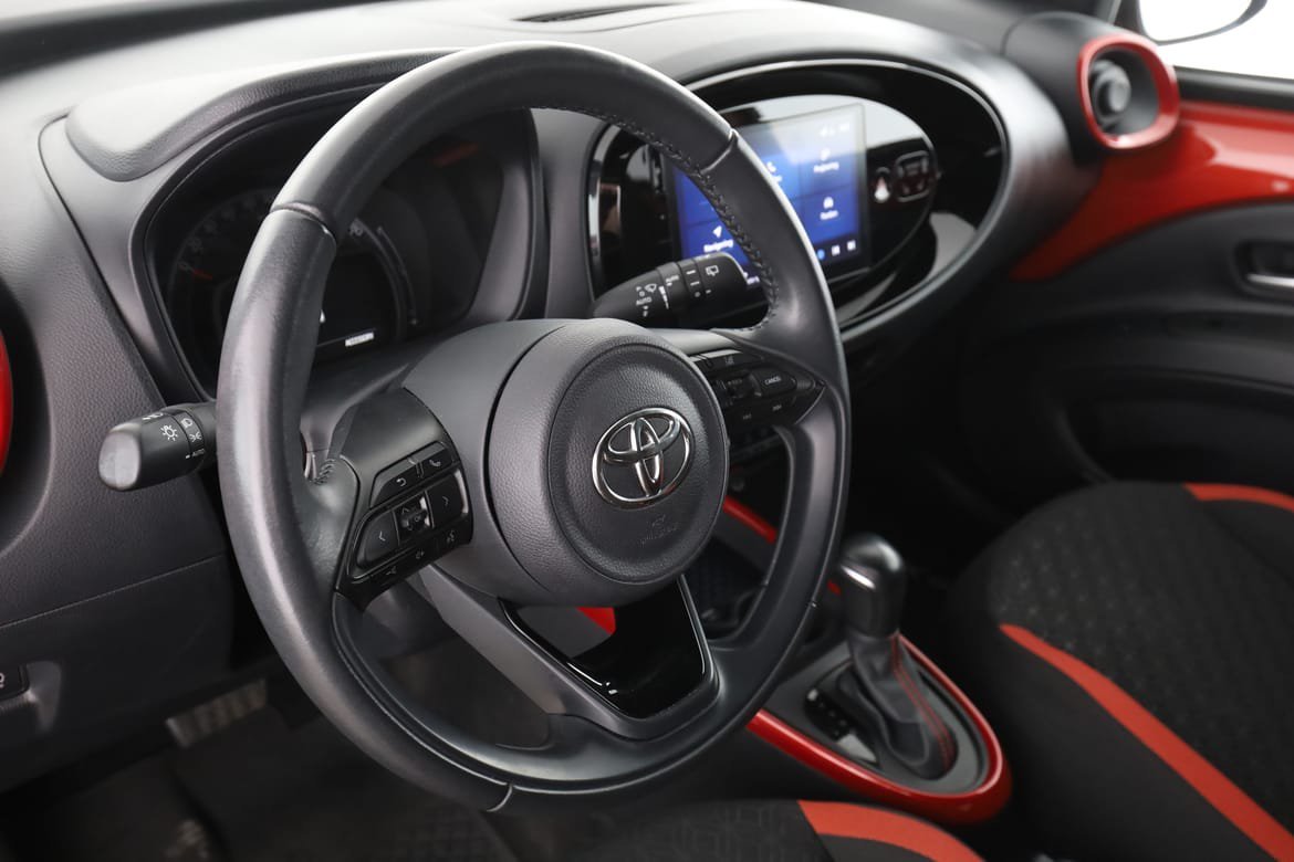 Vehicle Image 12