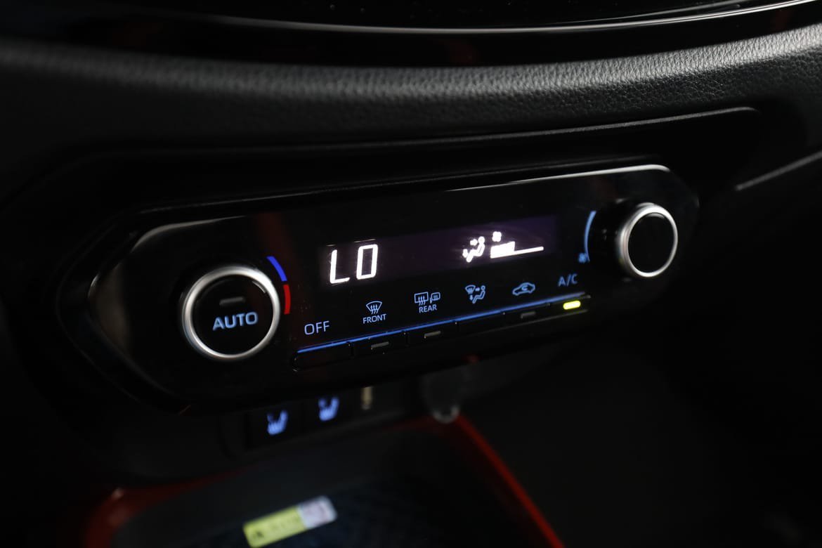Vehicle Image 25