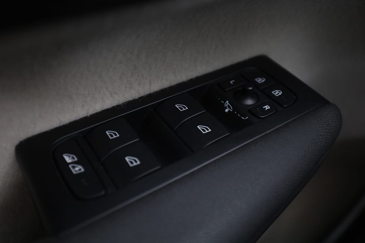 Vehicle Image 32