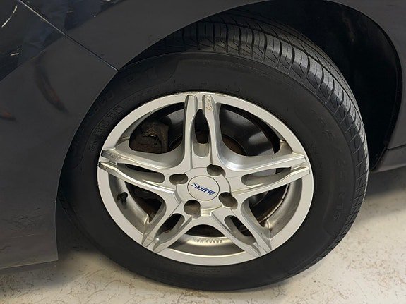 Vehicle Image 16