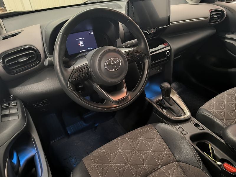 Vehicle Image 7