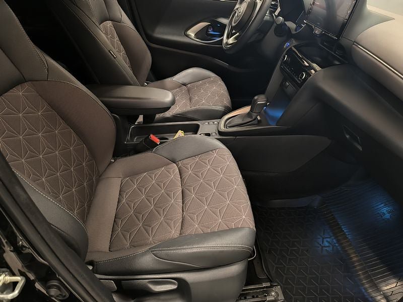Vehicle Image 10