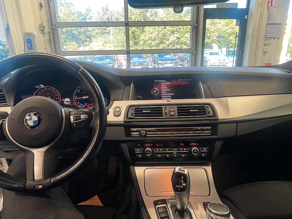 Vehicle Image 23