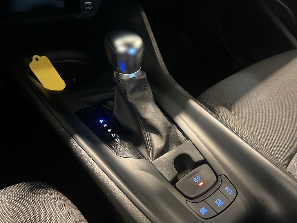Vehicle Image 25