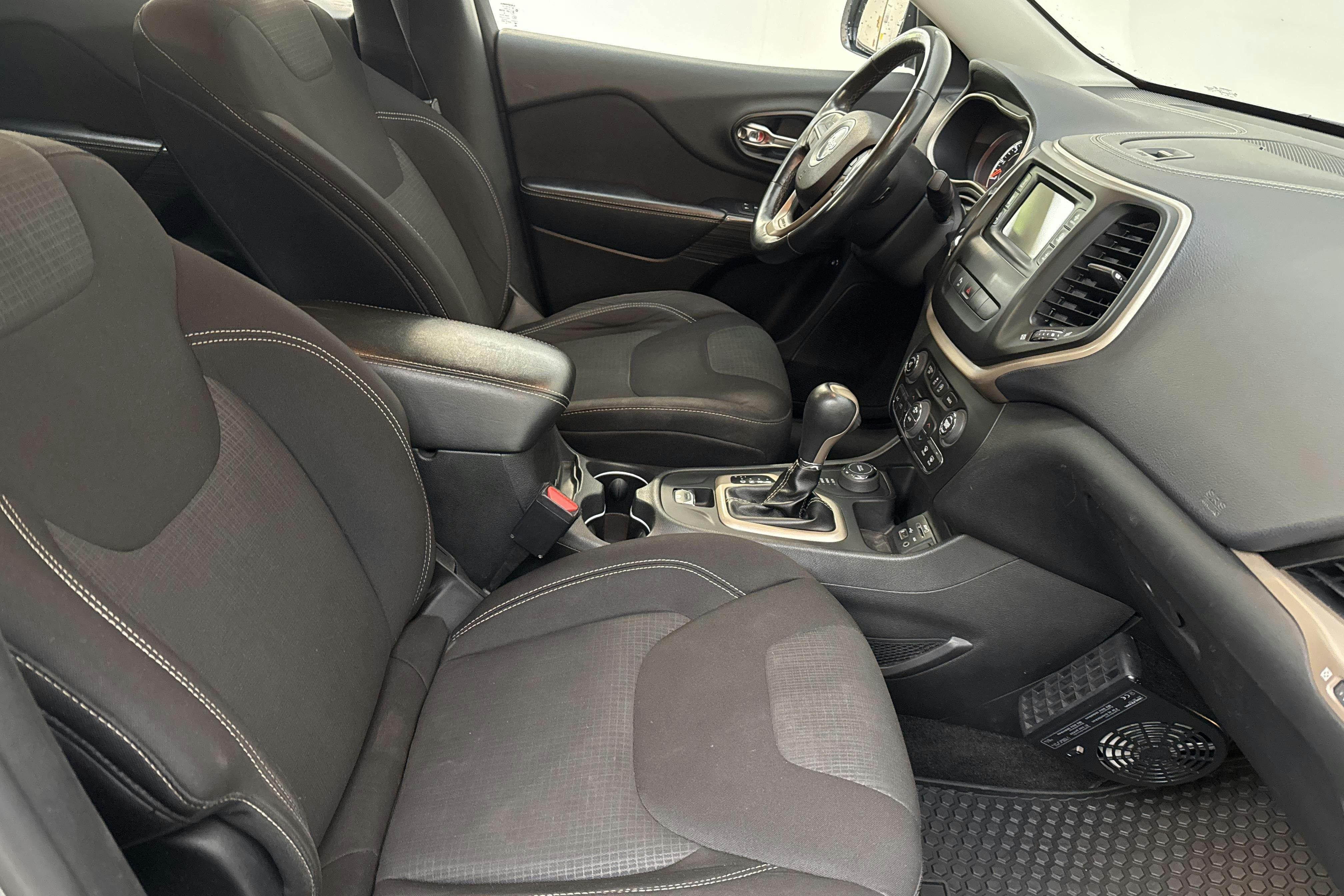 Vehicle Image 7