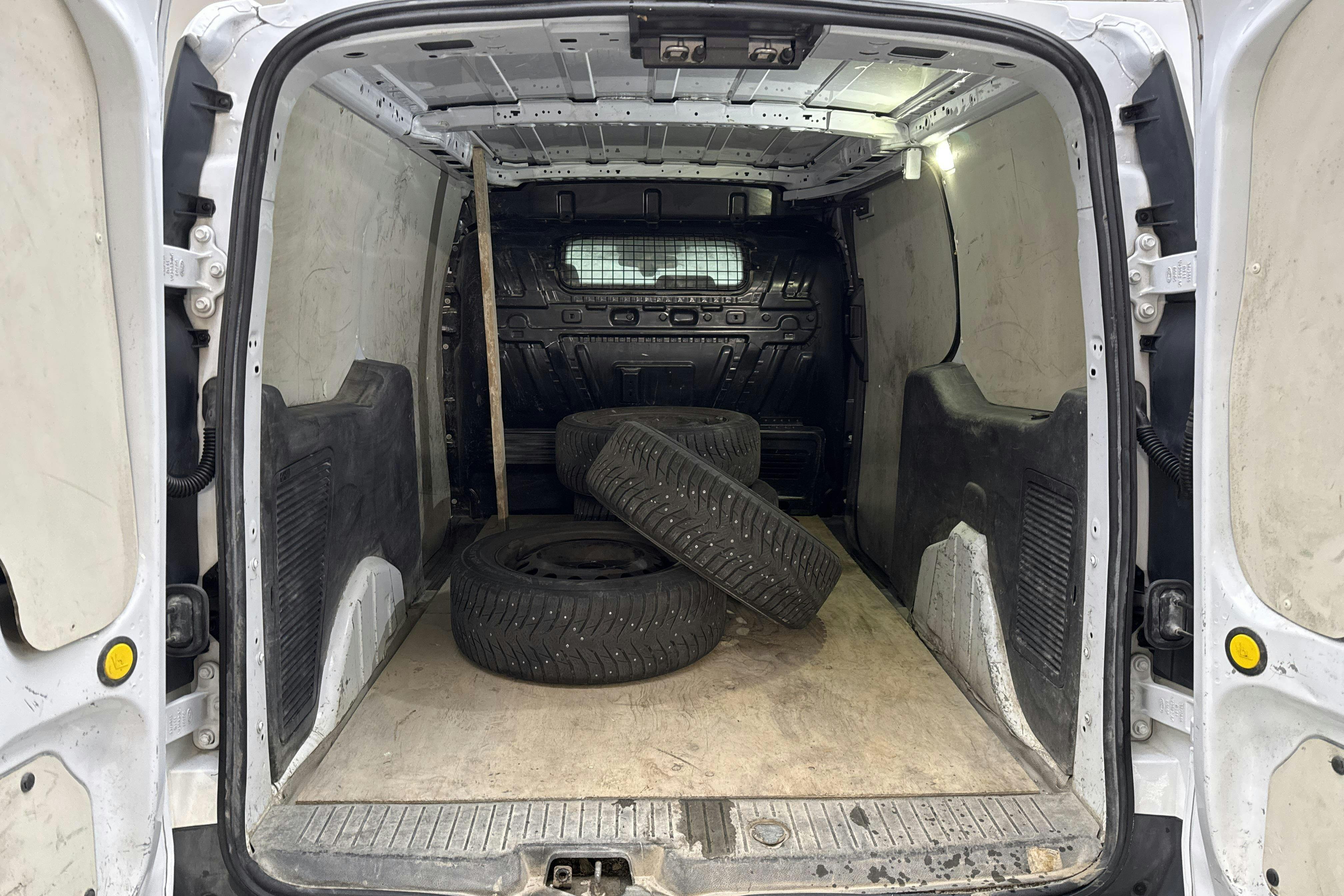Vehicle Image 8