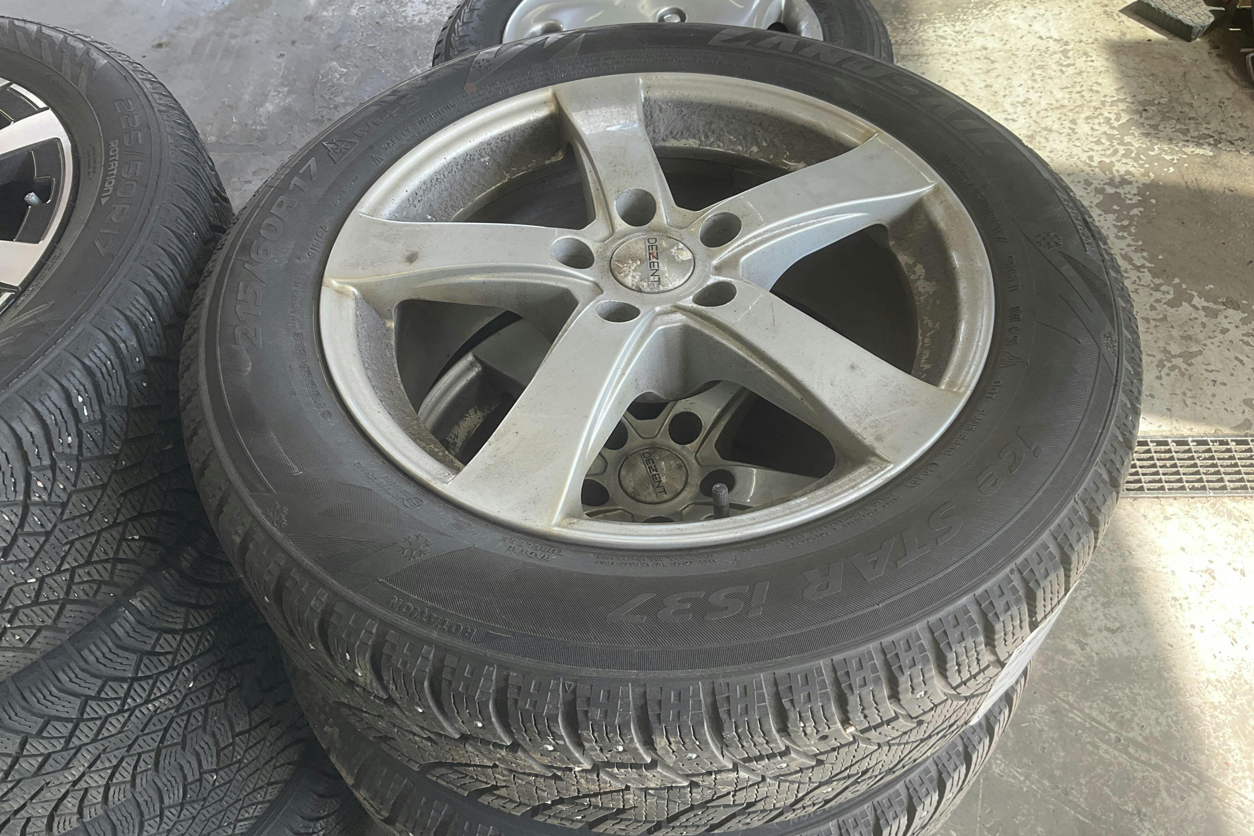 Vehicle Image 12