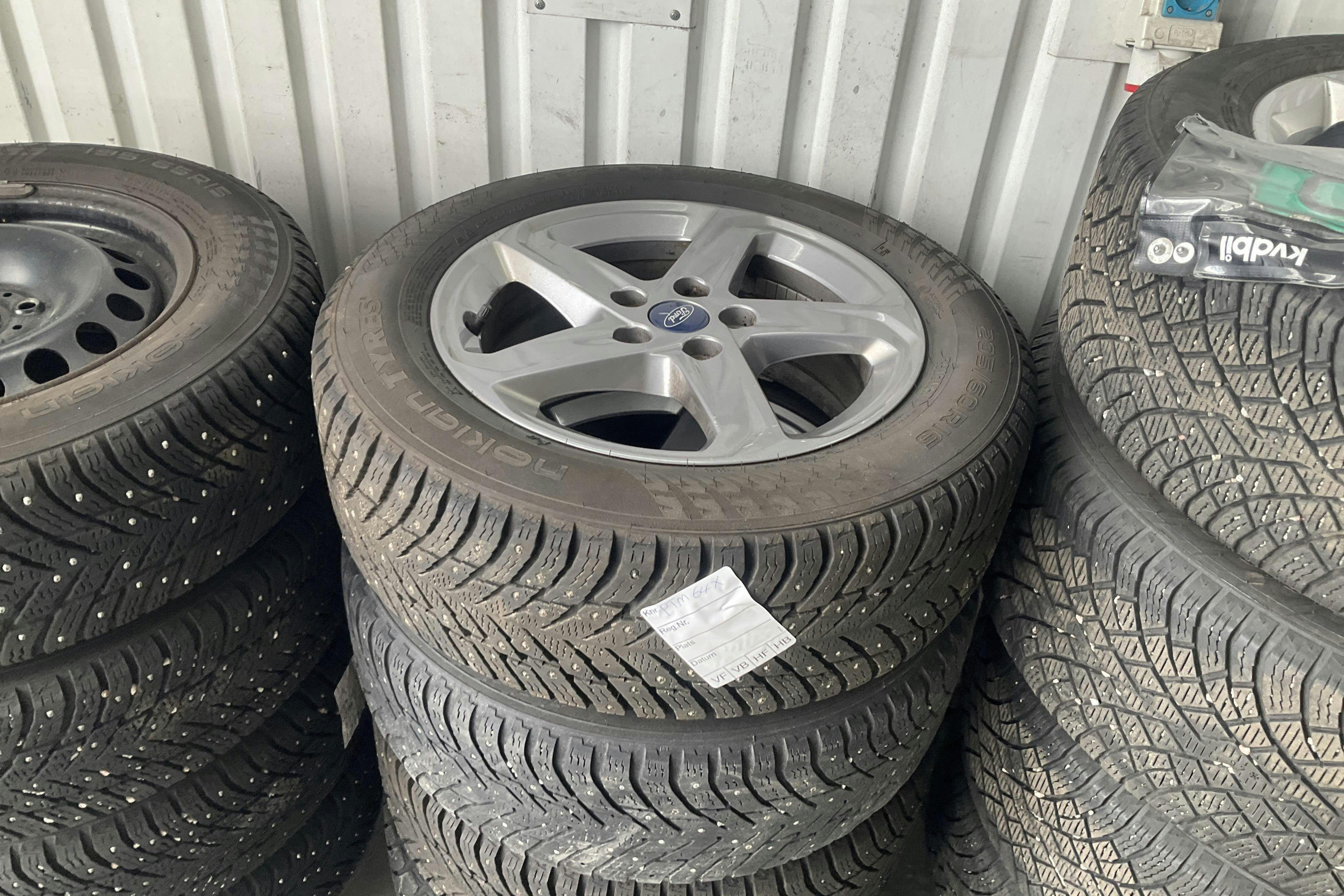 Vehicle Image 12