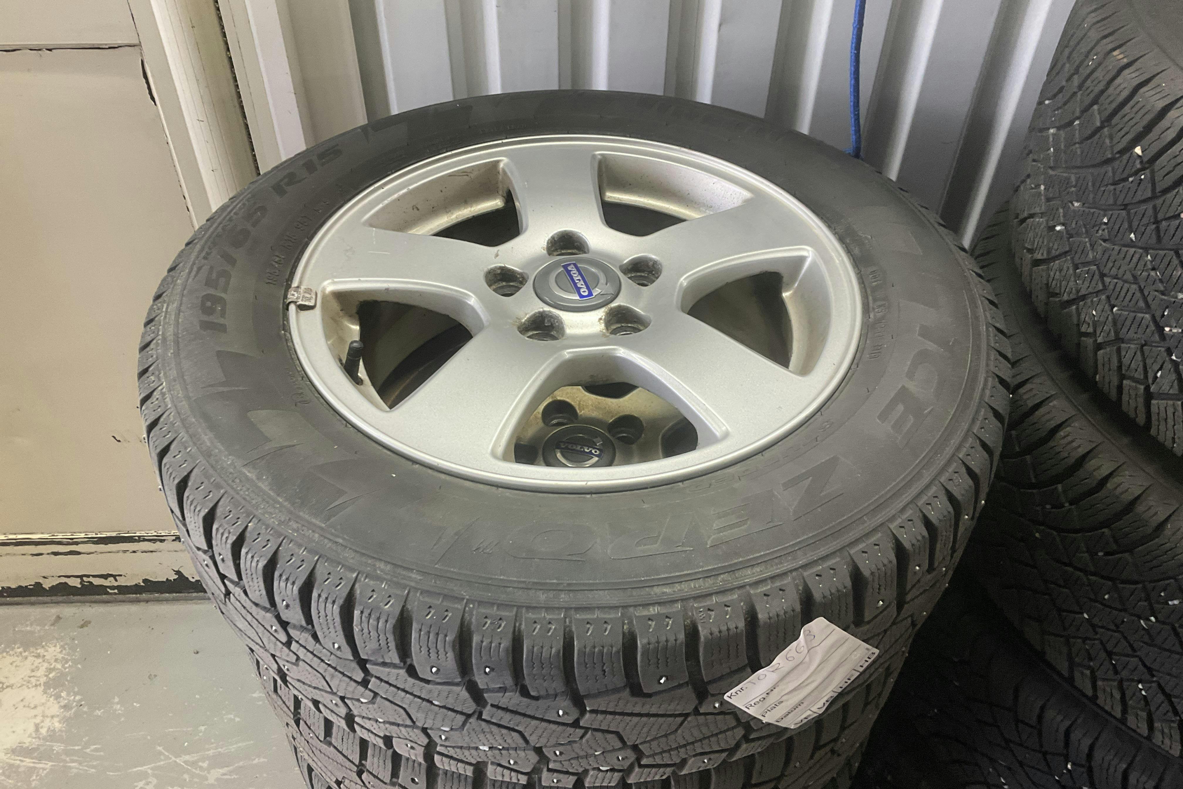 Vehicle Image 12