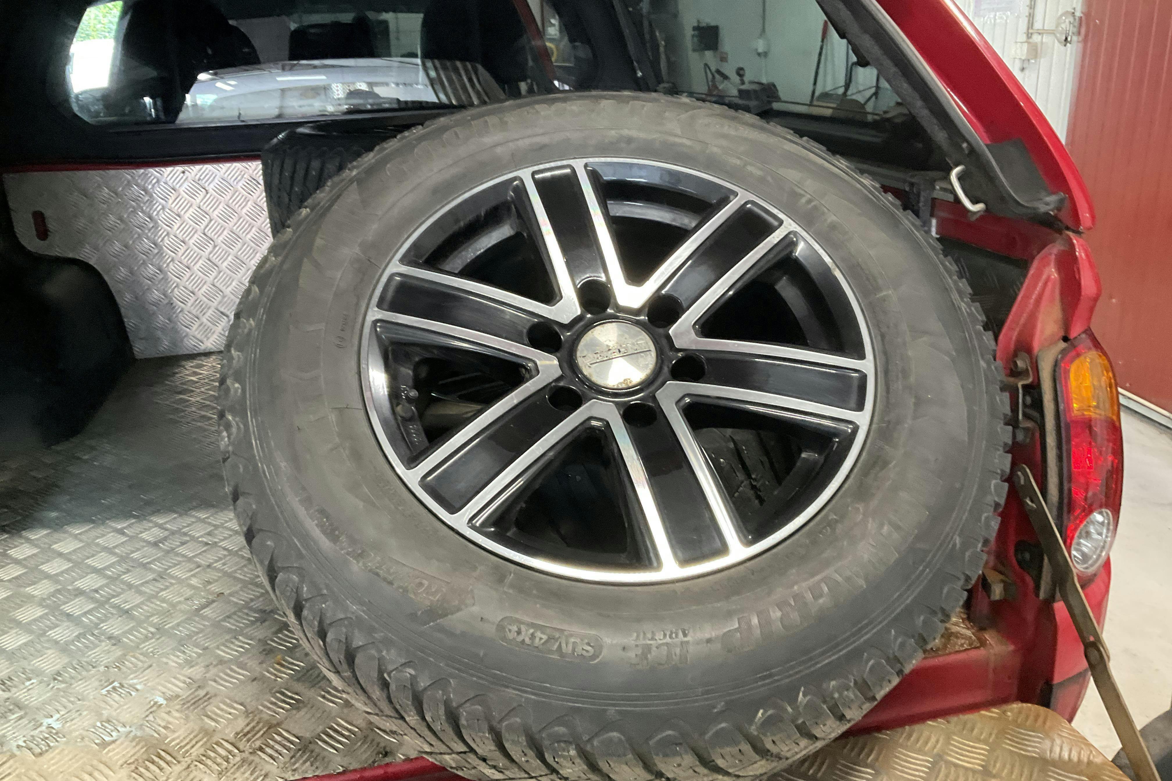Vehicle Image 12