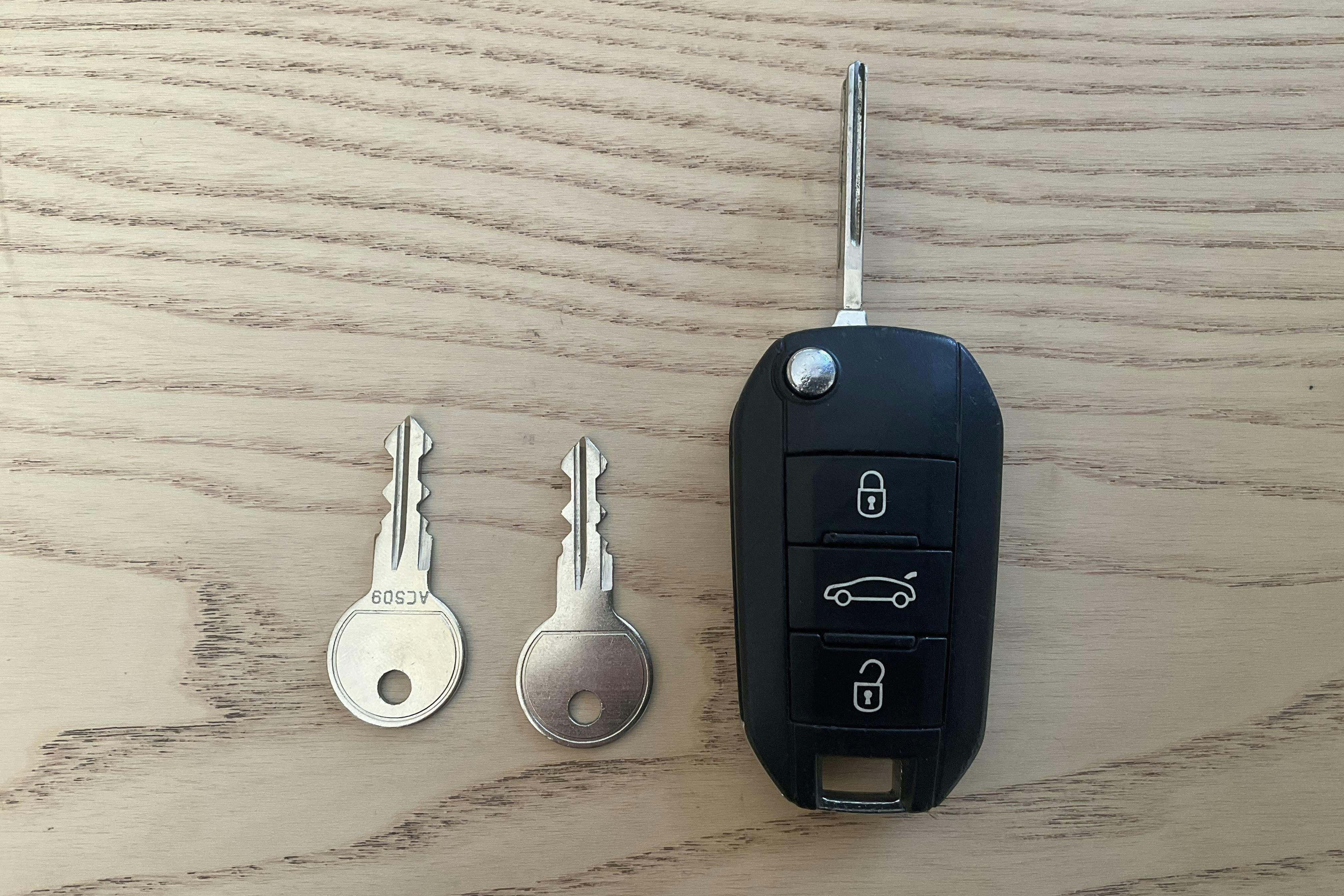 Vehicle Image 12