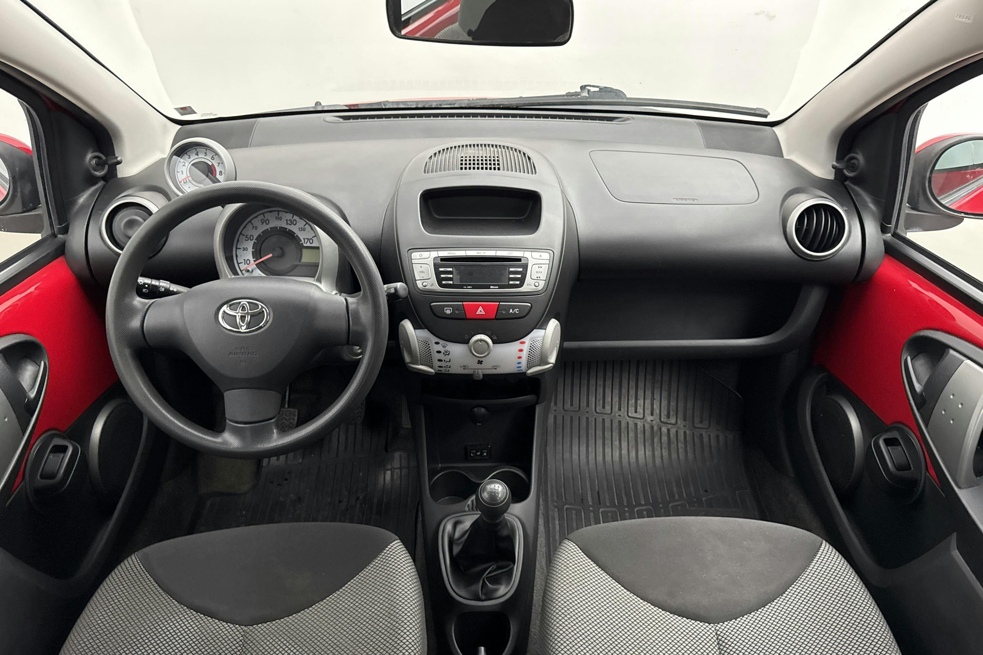 Vehicle Image 6