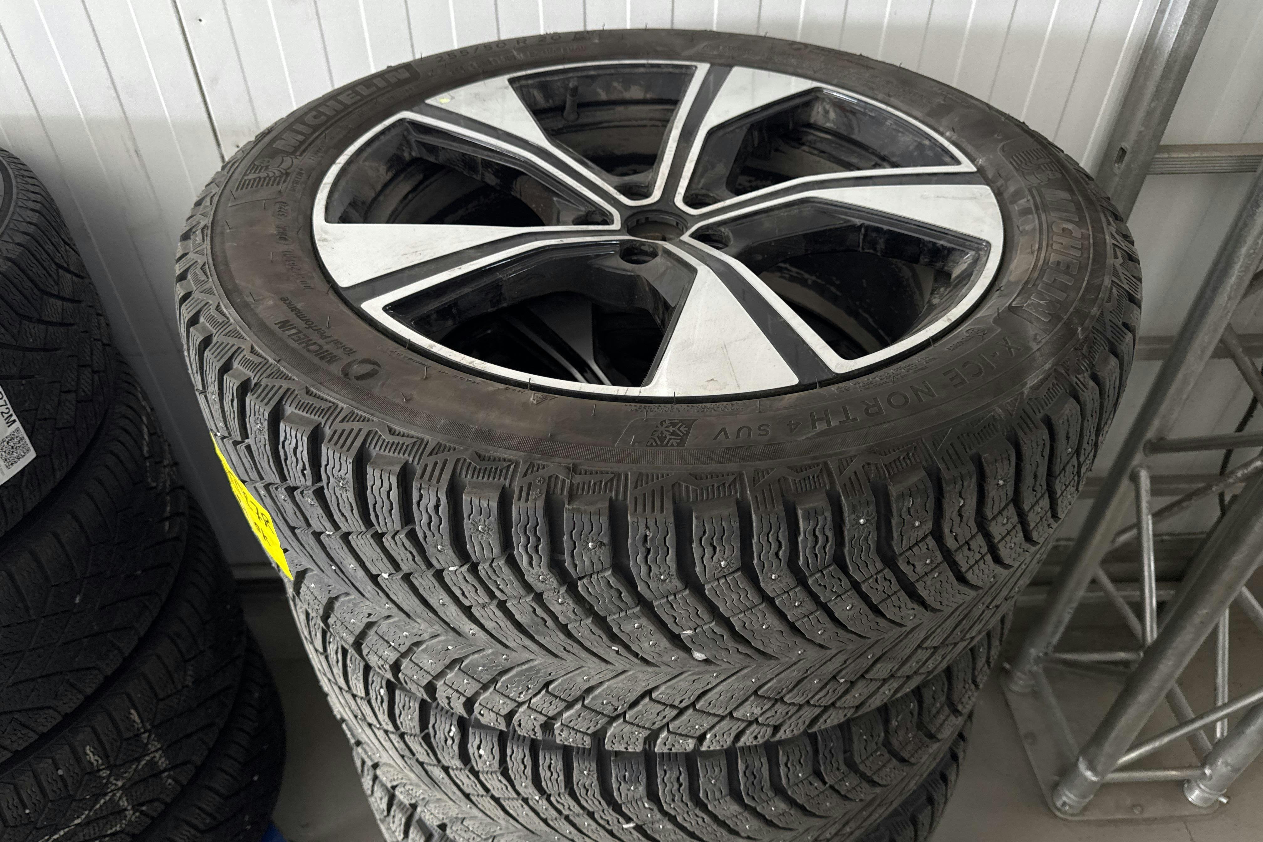 Vehicle Image 19