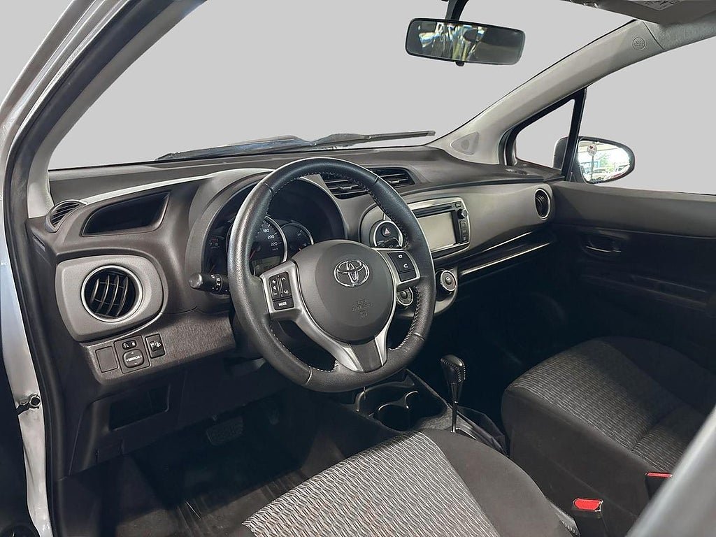 Vehicle Image 13