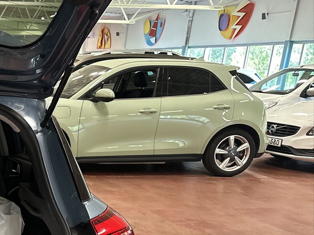 Vehicle Image 9