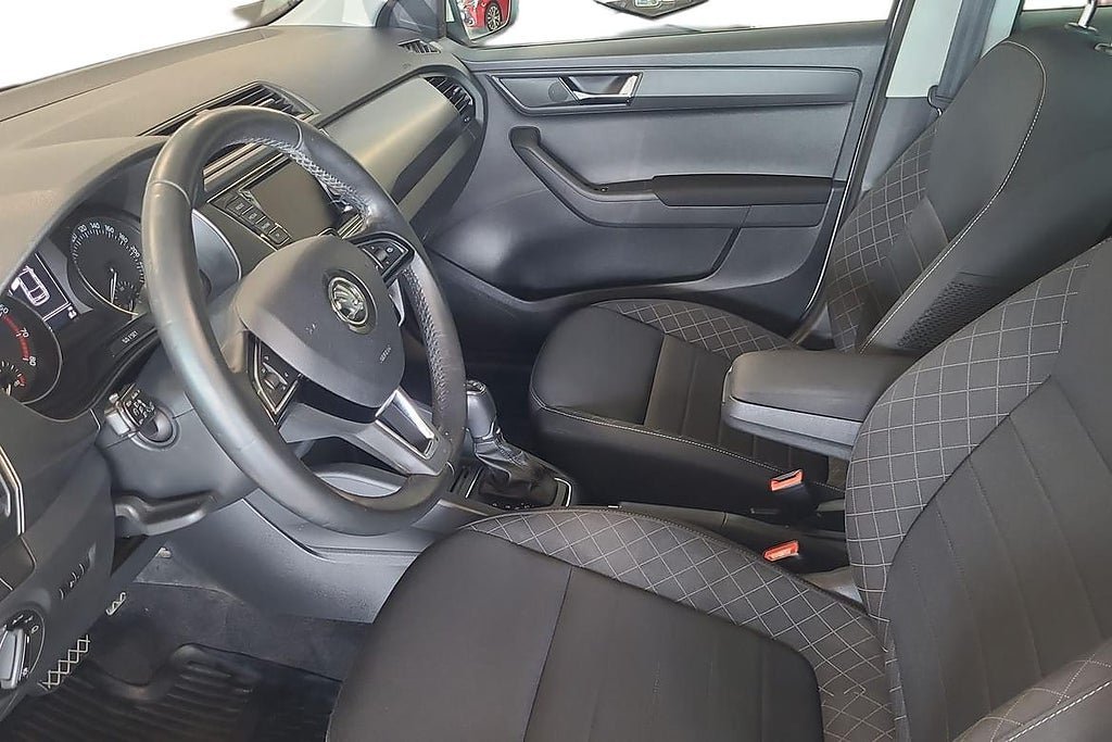 Vehicle Image 12
