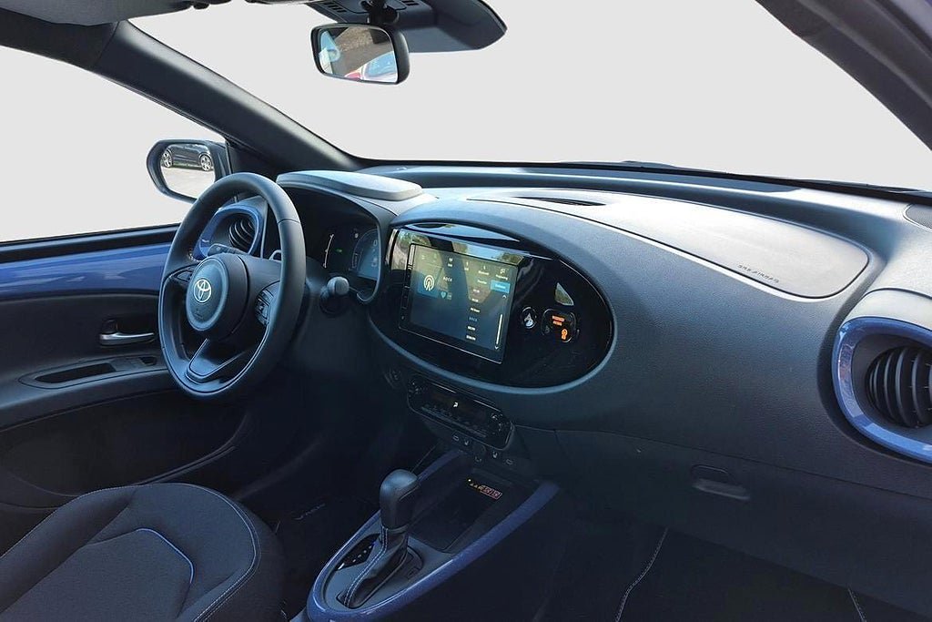 Vehicle Image 9