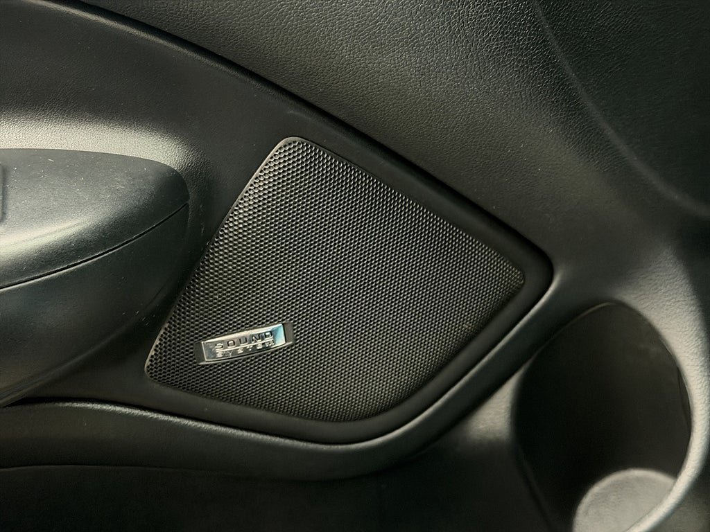 Vehicle Image 16