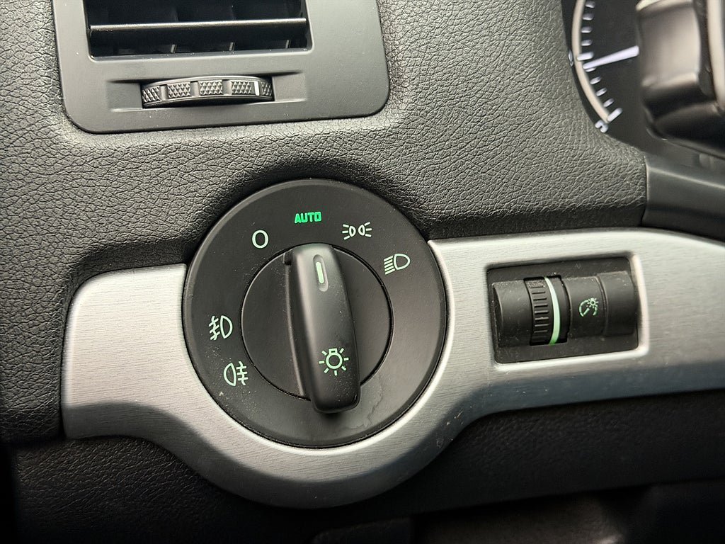 Vehicle Image 26