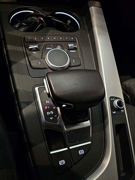 Vehicle Image 16