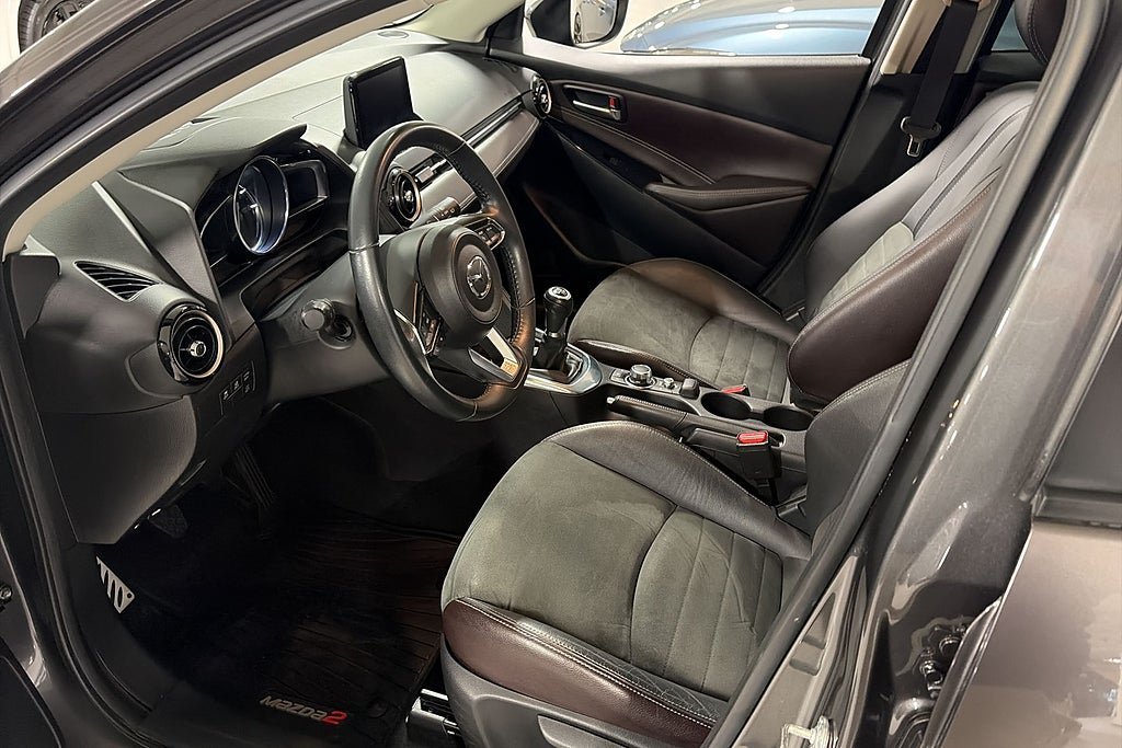 Vehicle Image 8