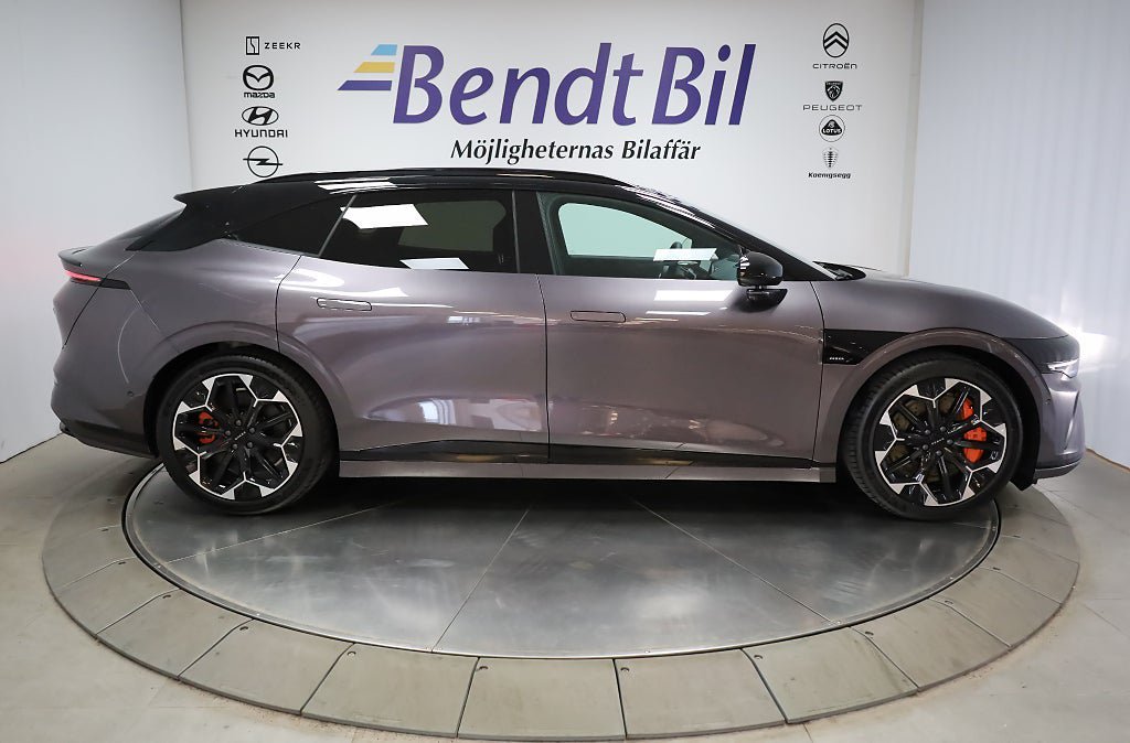 Vehicle Image 12
