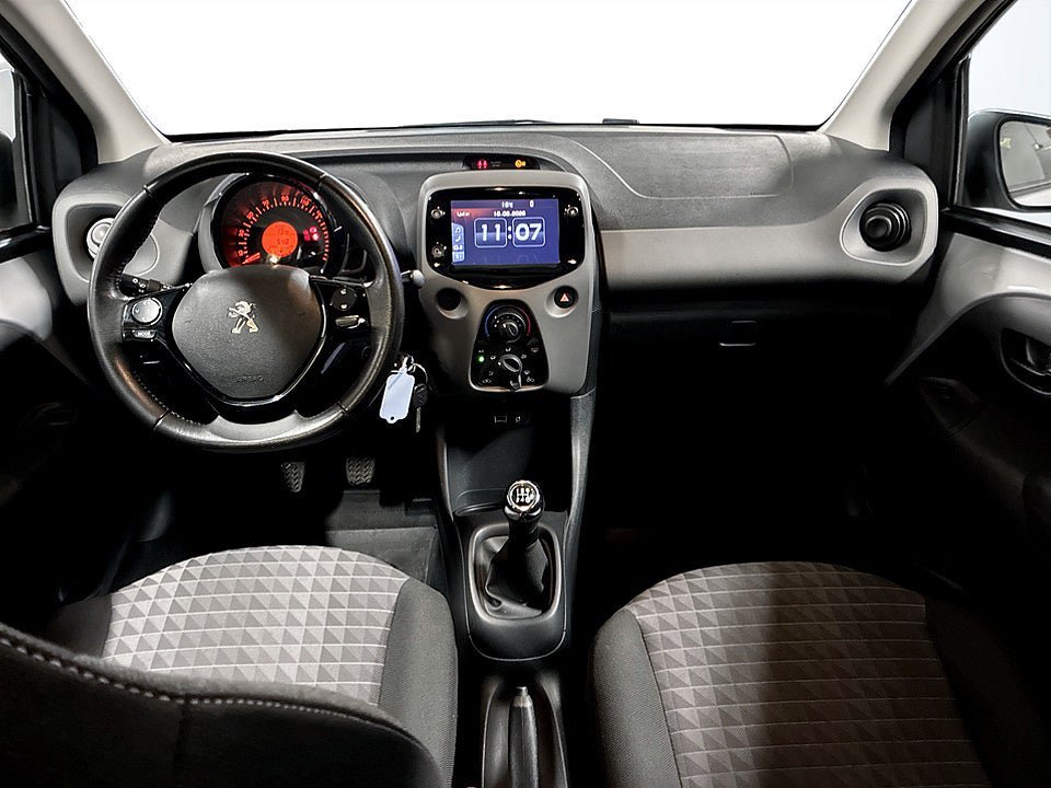 Vehicle Image 6