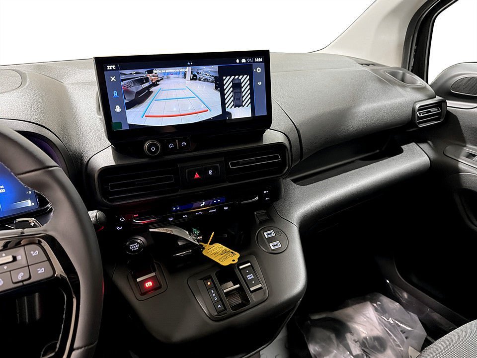 Vehicle Image 12