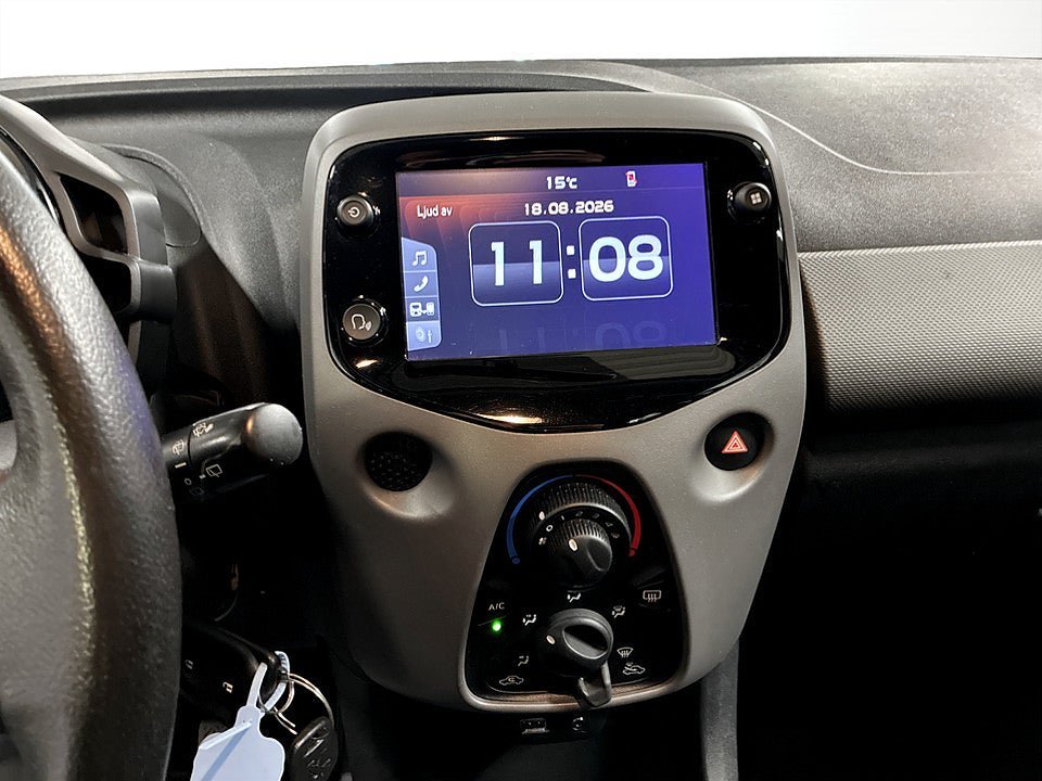 Vehicle Image 12