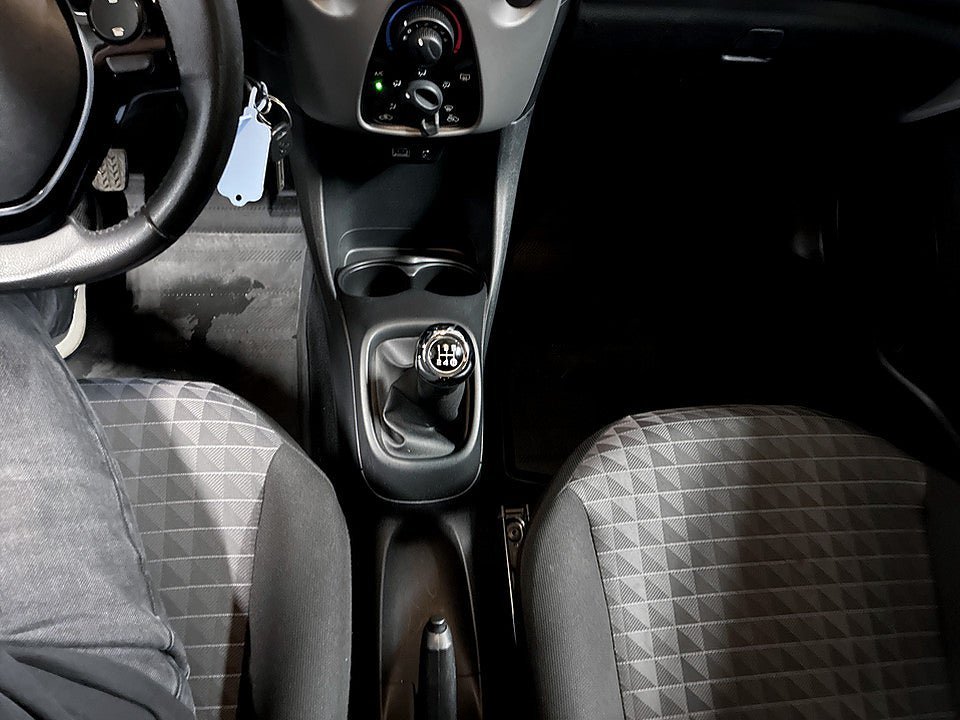 Vehicle Image 13