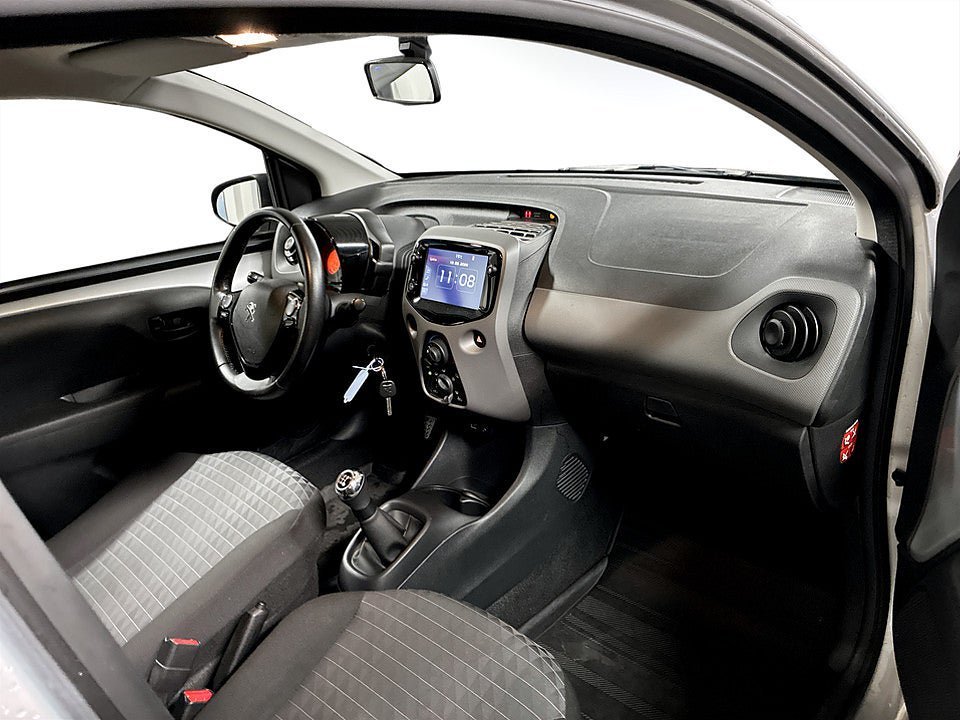 Vehicle Image 14