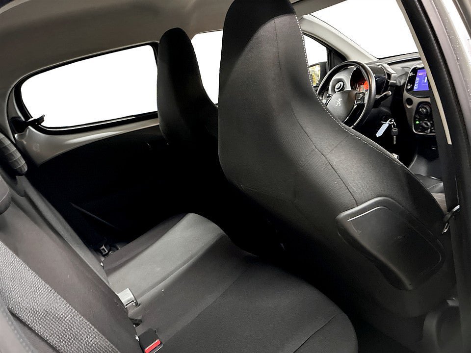 Vehicle Image 15