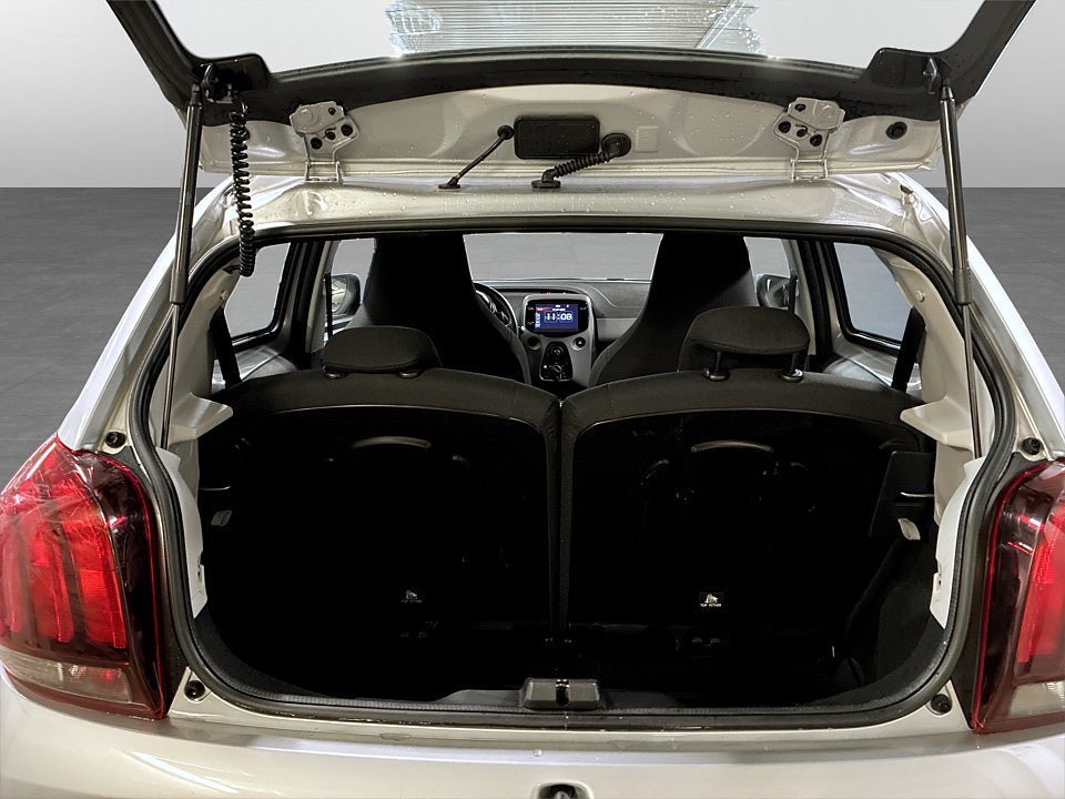 Vehicle Image 19