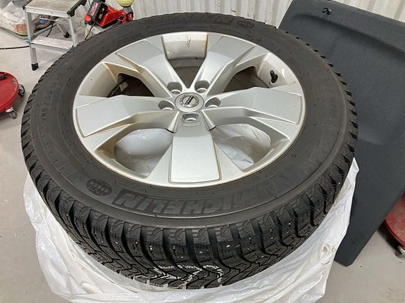 Vehicle Image 9