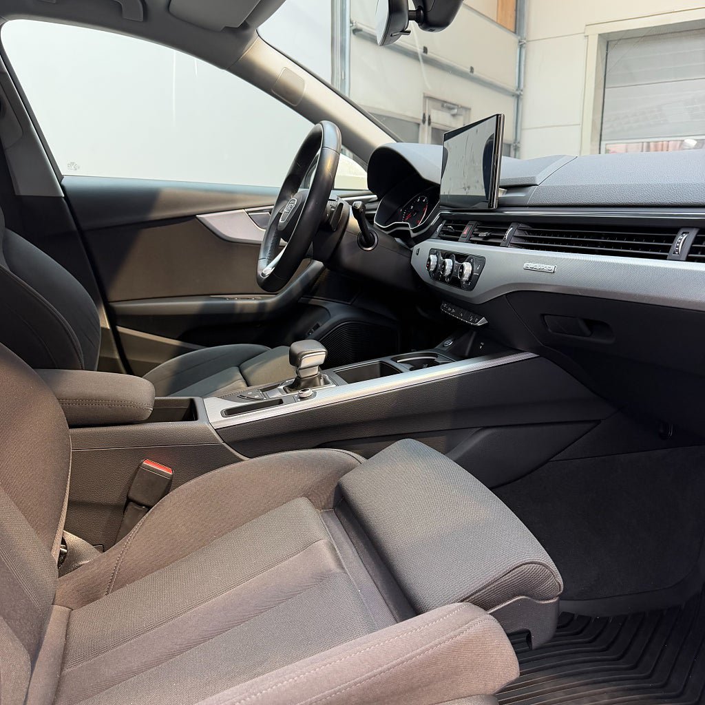 Vehicle Image 12