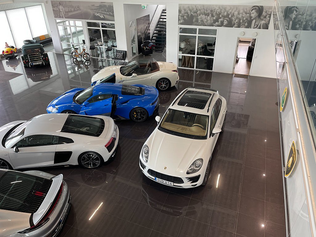 Vehicle Image 6
